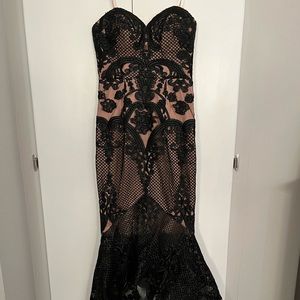 Beautiful black & nude lace detailed cocktail dress